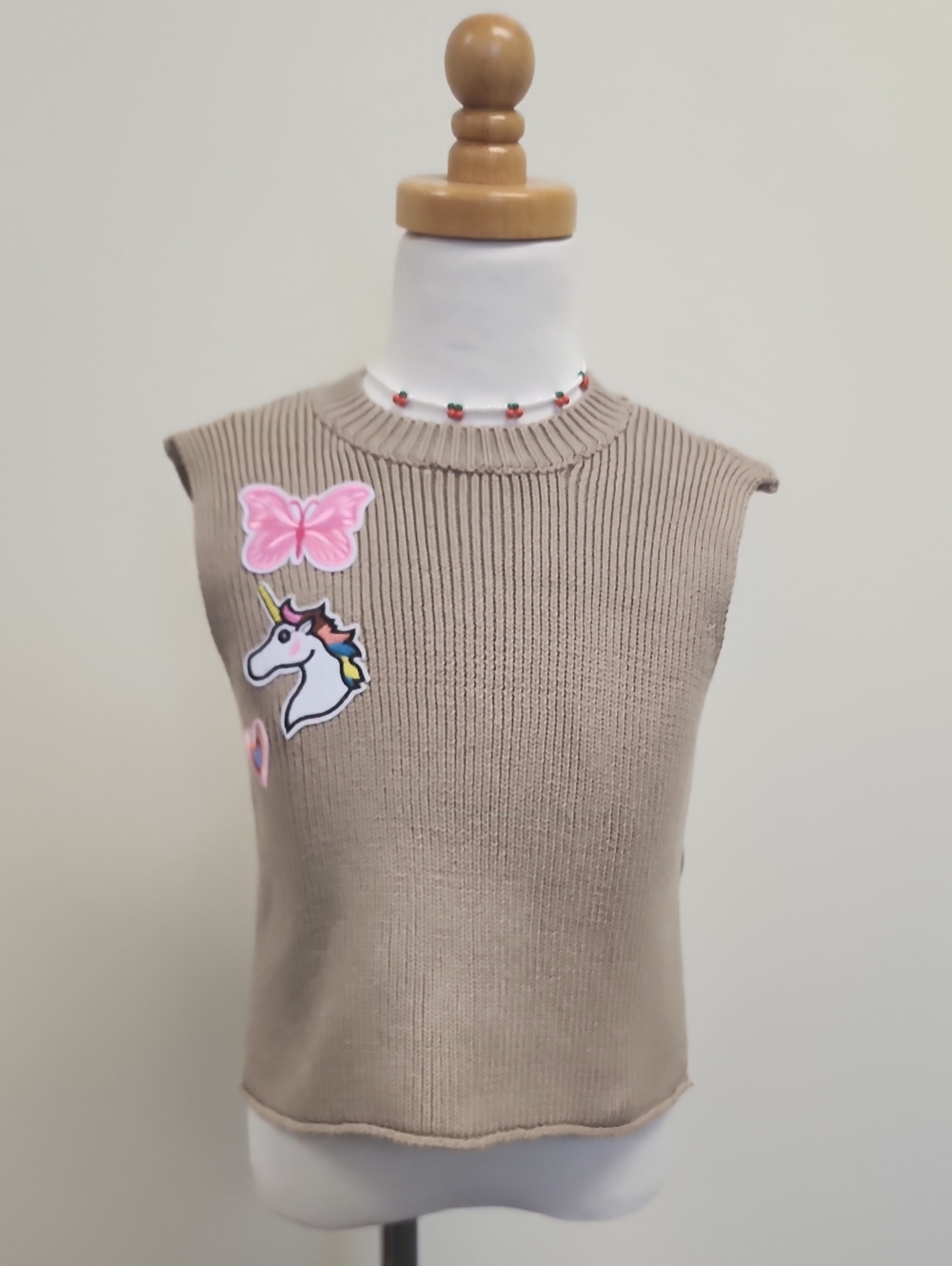 SHEIN Girls Beige Knit Patch Sweater Vest Size 3T
